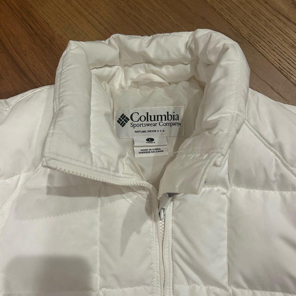 Columbia White Puffer Jacket - Picture 4 of 9